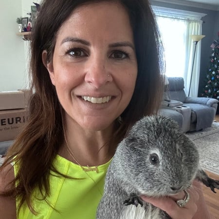 Bergen County pet sitter Christen Bergen County pet sitter Christen.